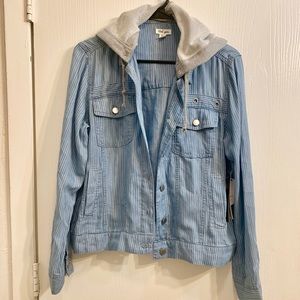 Light jacket with detachable hood Medium NWT